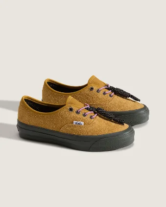 Packshot sneaker mis en avant dans un message WhatsApp produit